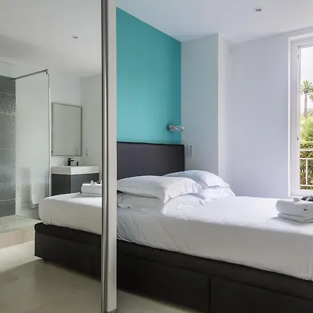 Lägenhet Ground Floor On Seafront With Large Terrace Cannes