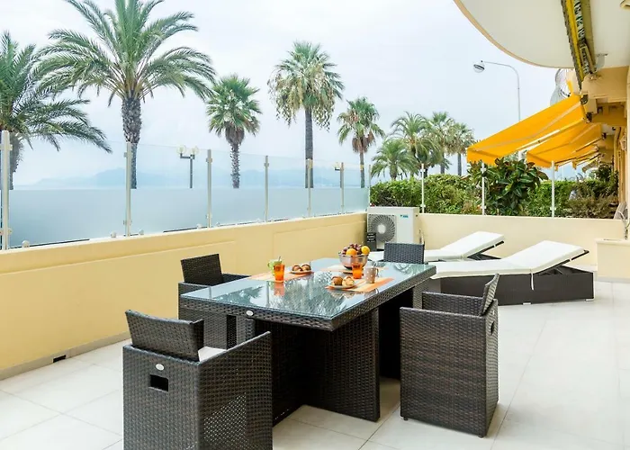 Apartamento Seafront Apartment With Large Terrace *