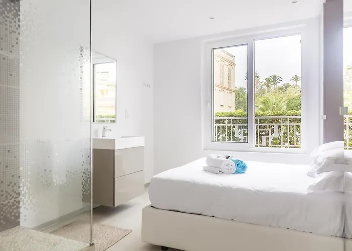 דירה Ground Floor On Seafront With Large Terrace