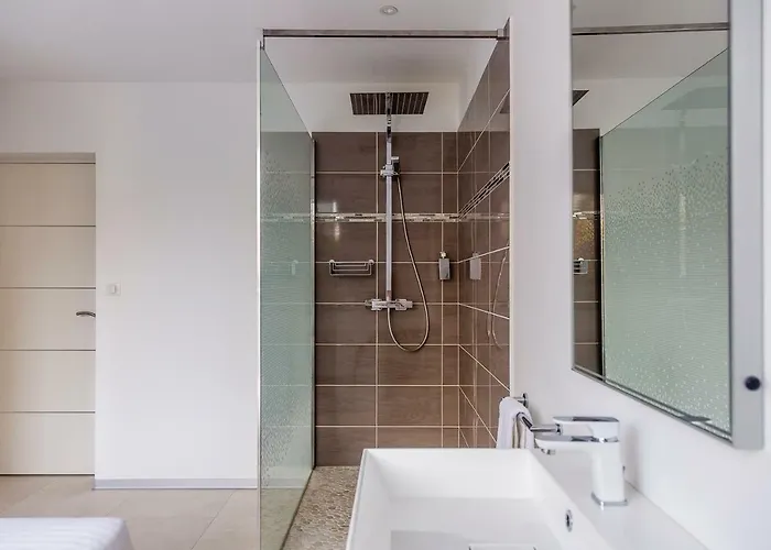 דירה Ground Floor On Seafront With Large Terrace